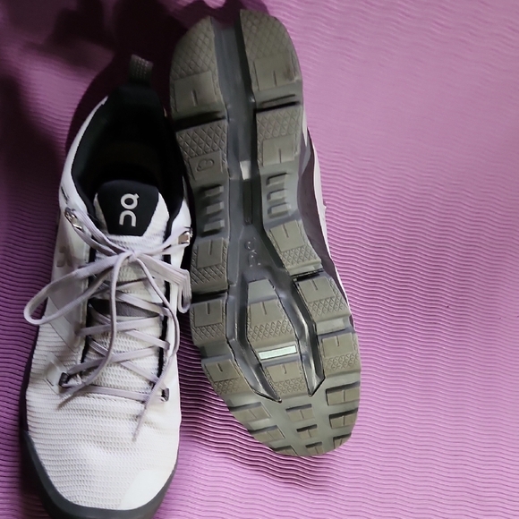 On Running Men's Shoes in White and Black - Picture 7 of 10